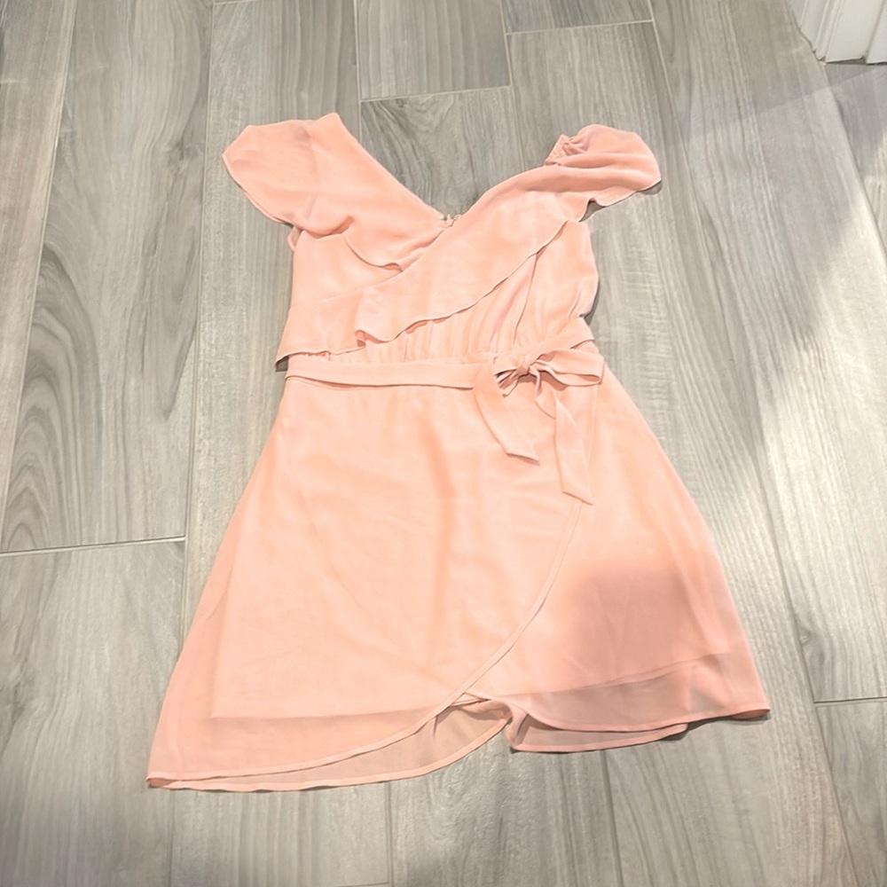 Tulip mini dress with tie.